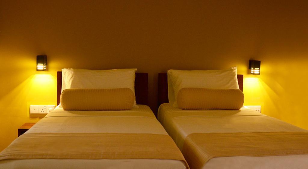 Inlak Garden Hotel Negombo Cameră foto