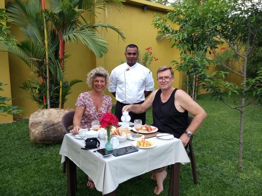 Inlak Garden Hotel Negombo Exterior foto