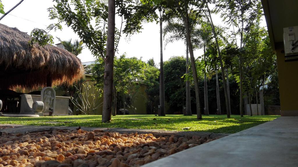 Inlak Garden Hotel Negombo Exterior foto